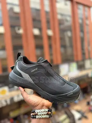 UQXX Brand Zippered Outdoor Sneaker.
