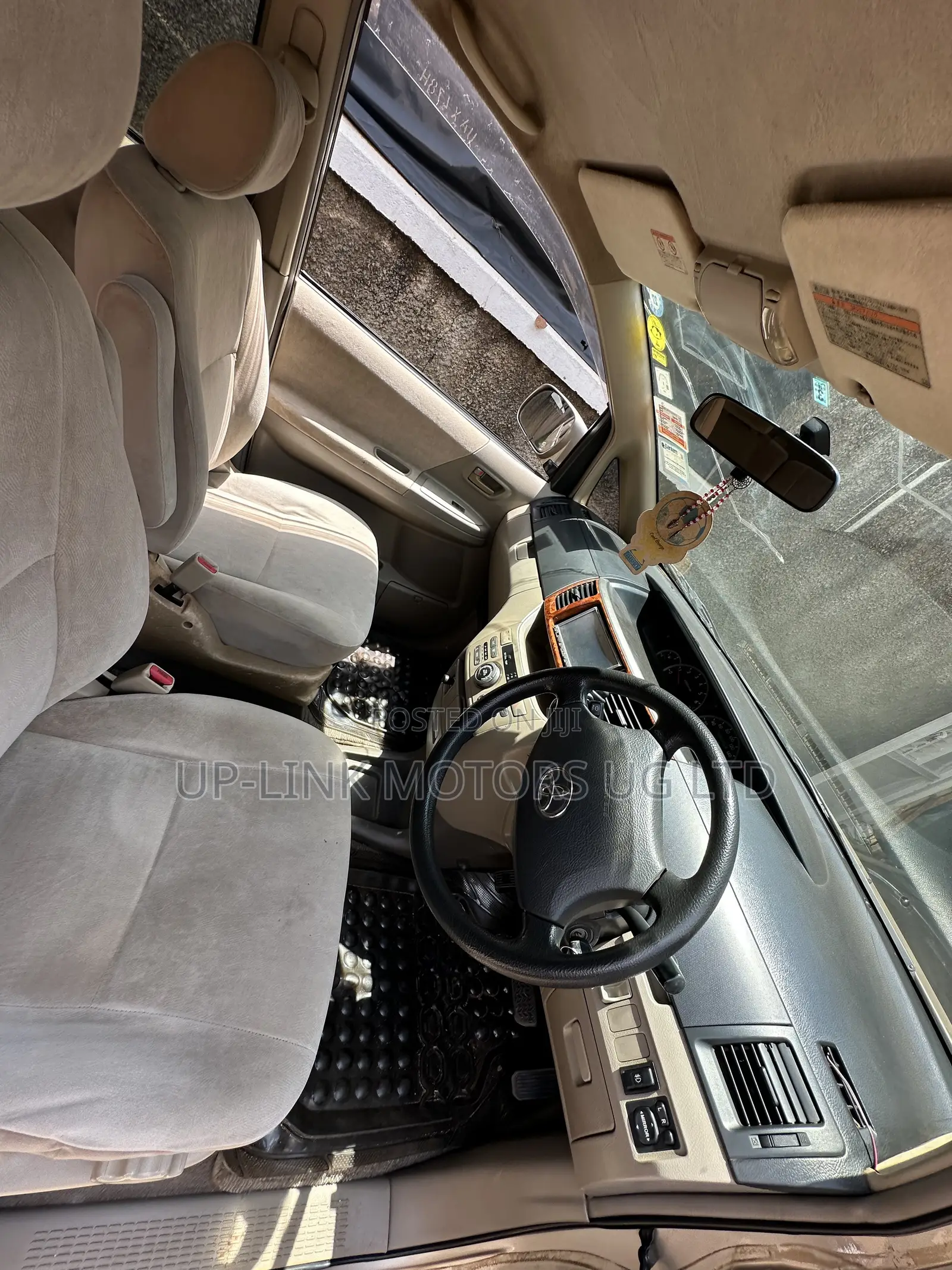 Toyota Noah 2004 Gold
