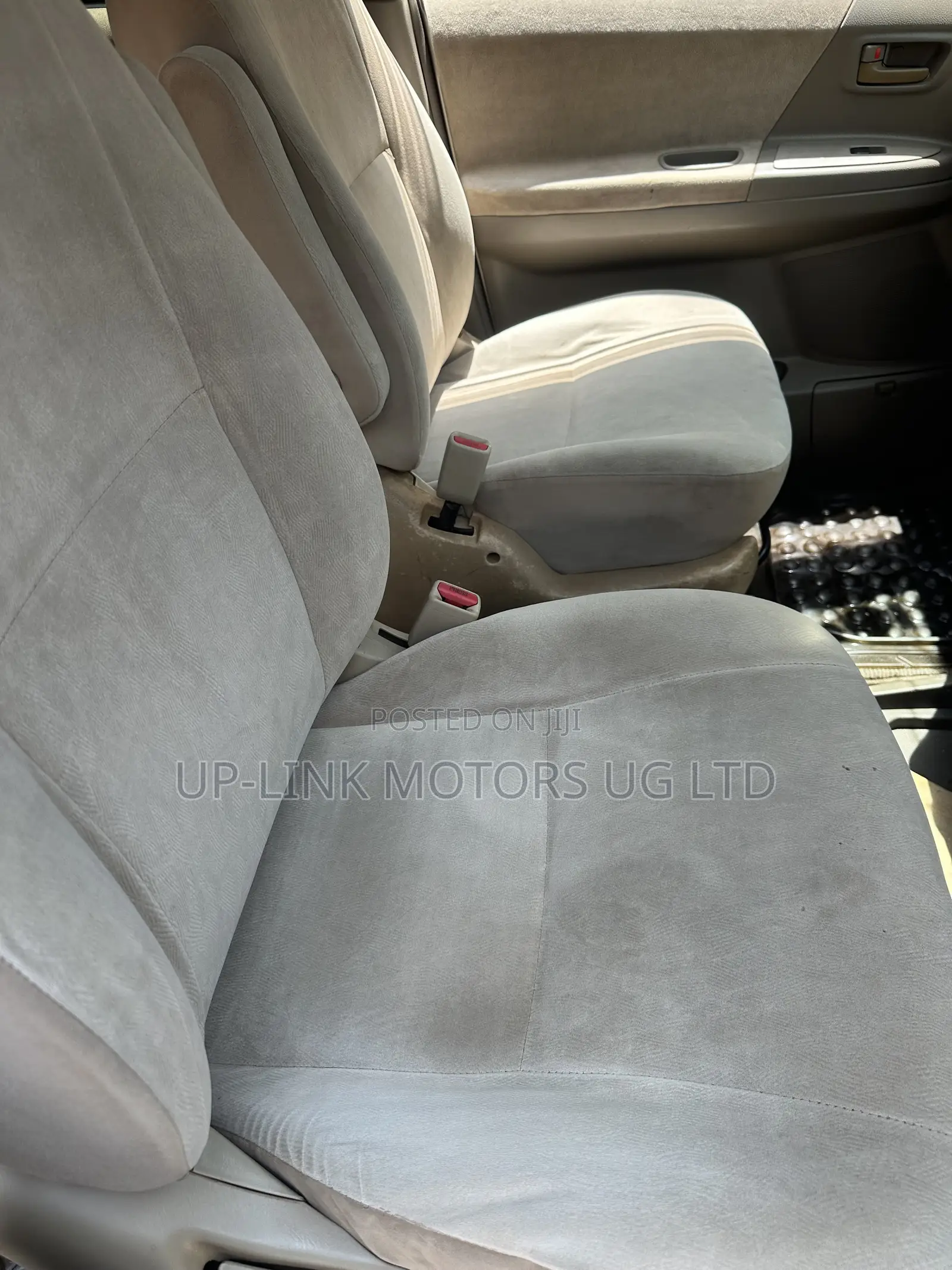 Toyota Noah 2004 Gold