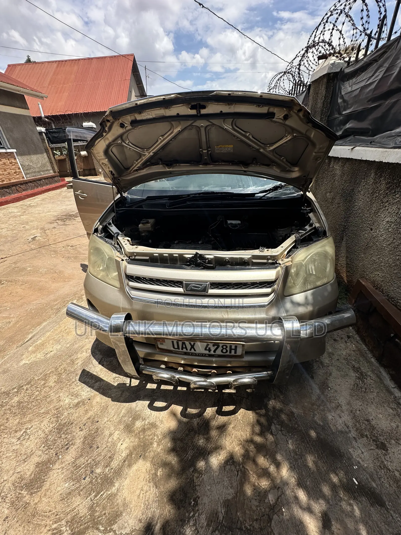 Toyota Noah 2004 Gold