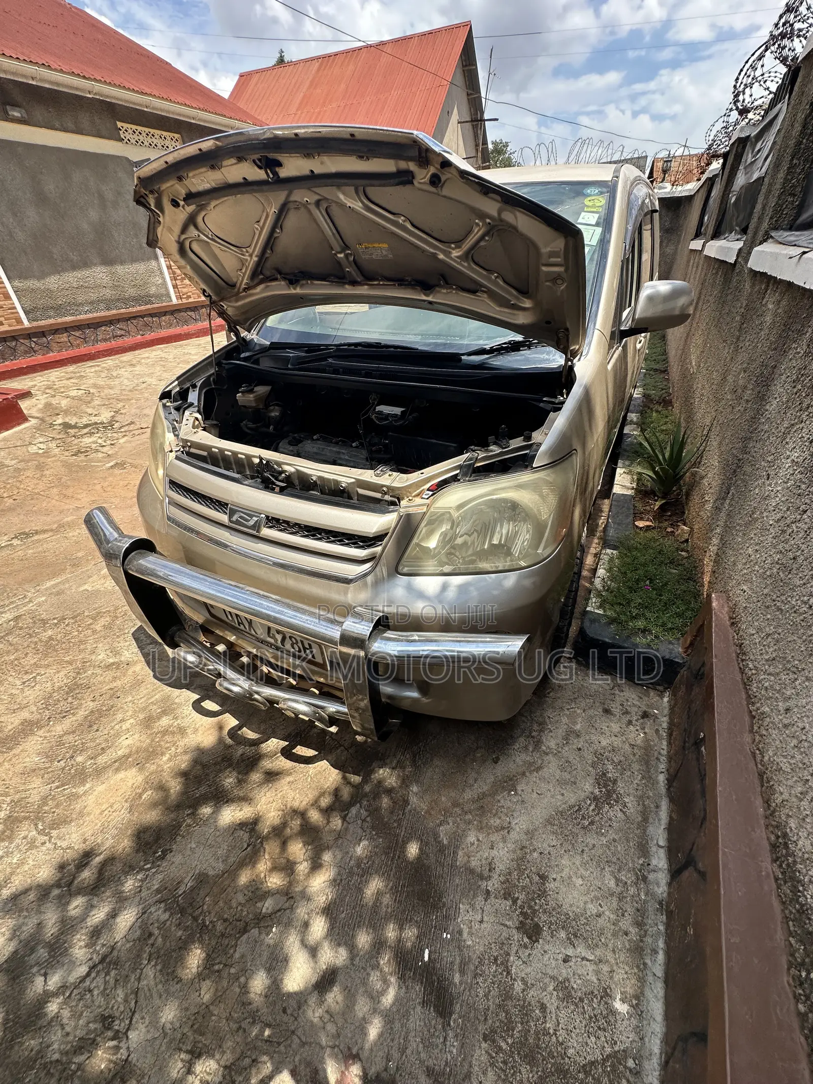 Toyota Noah 2004 Gold