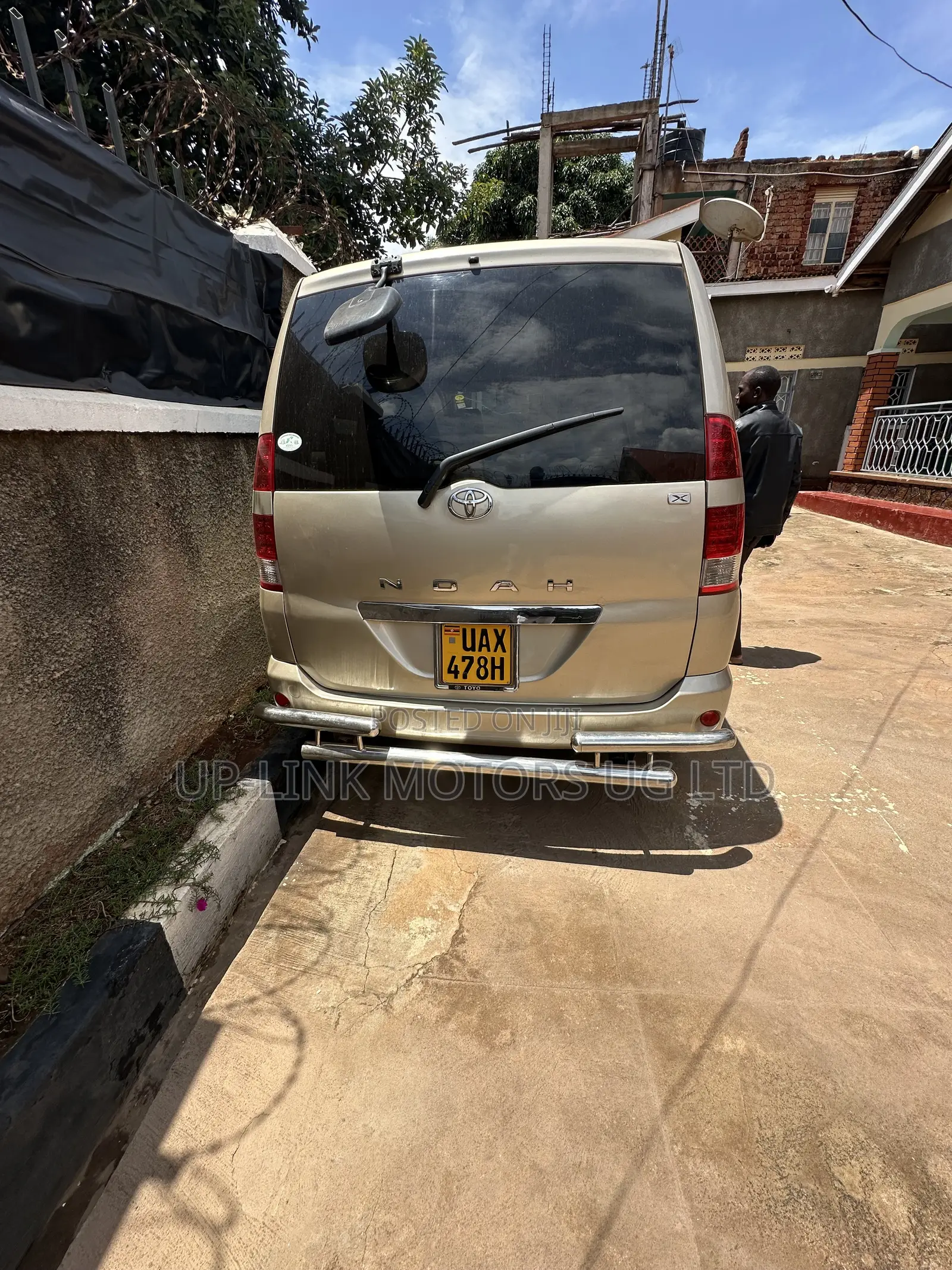 Toyota Noah 2004 Gold