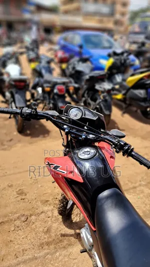 Honda XL 125 2014 Red