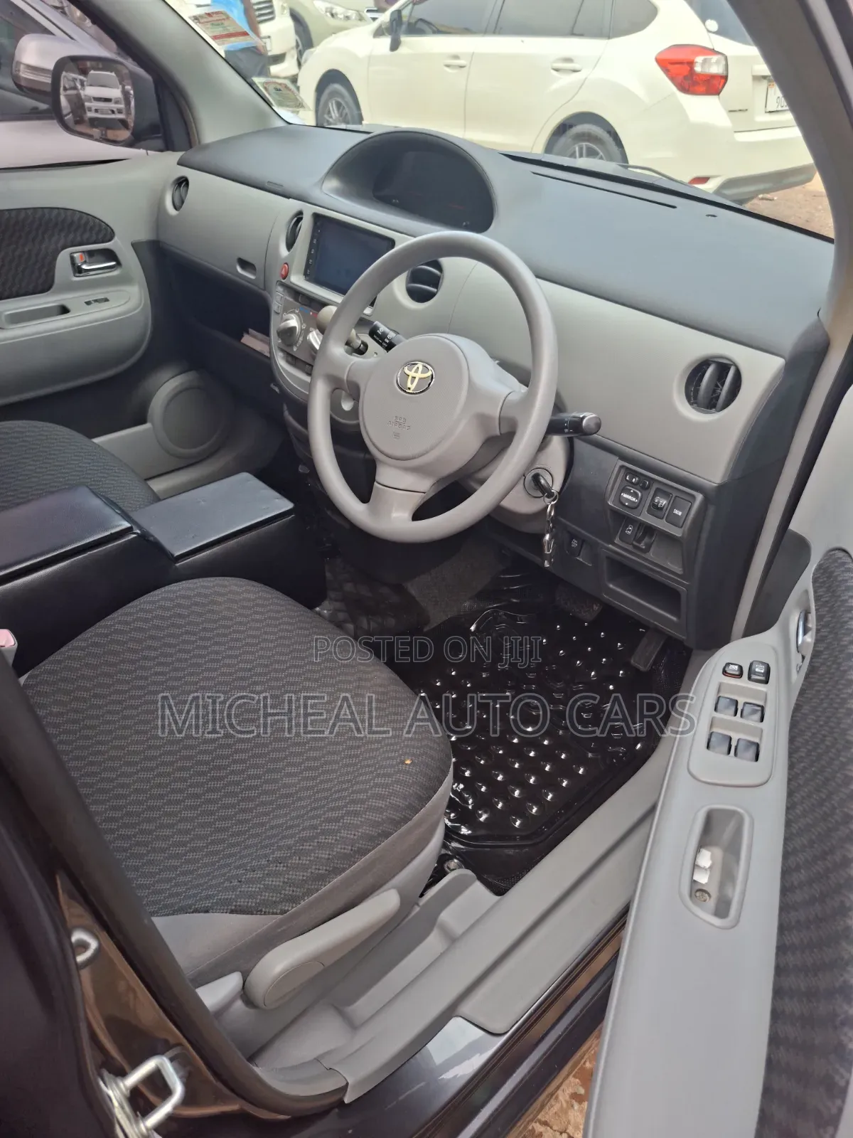 Toyota Sienta 2009 Gray