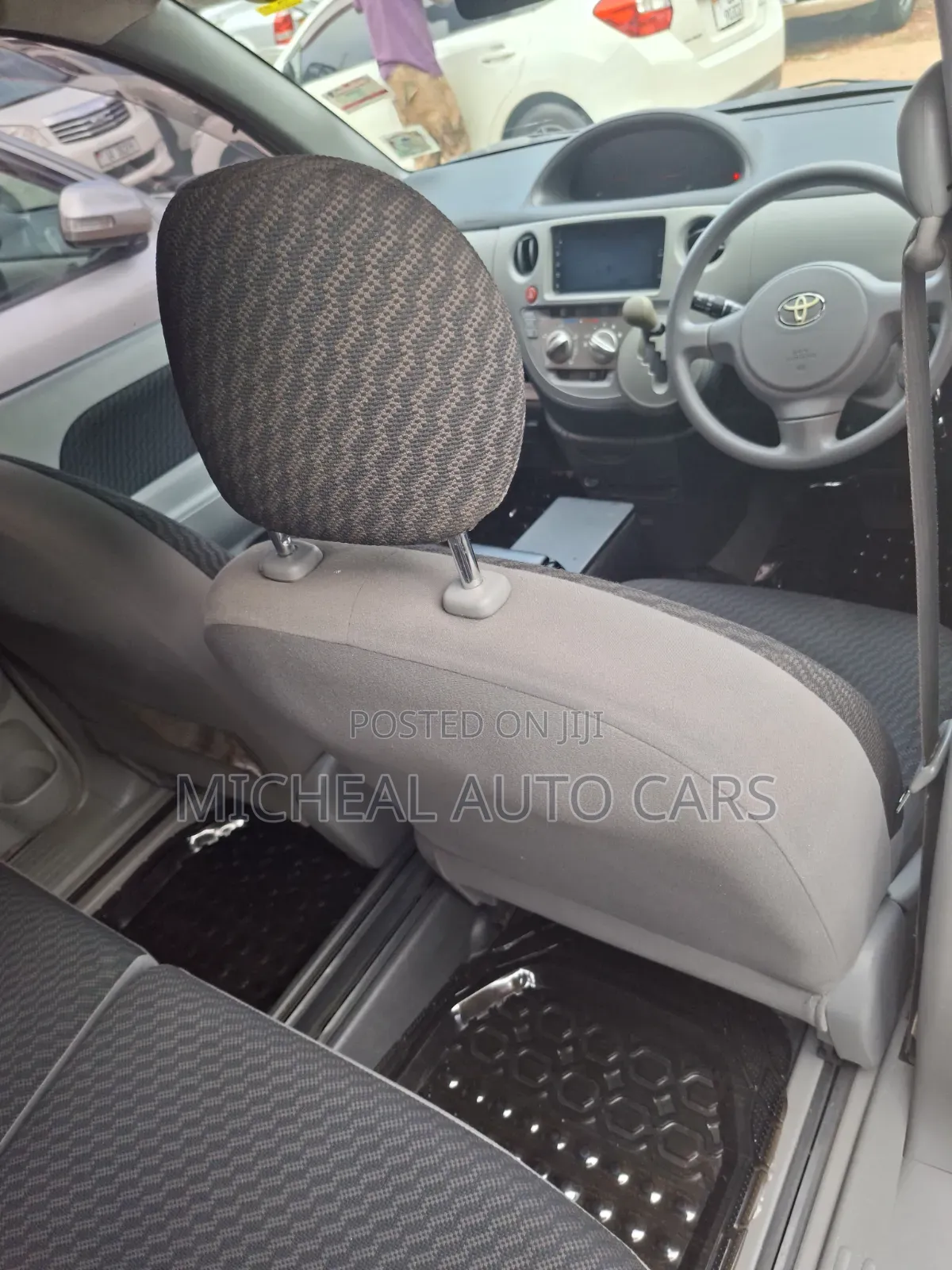 Toyota Sienta 2009 Gray