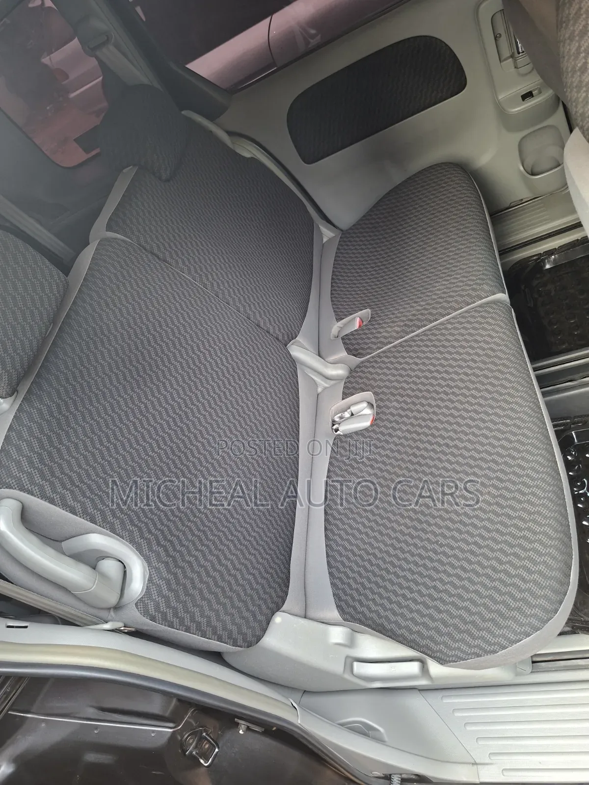 Toyota Sienta 2009 Gray