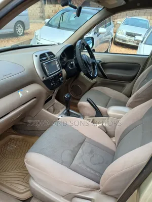 Toyota RAV4 1.8 2004 Gold