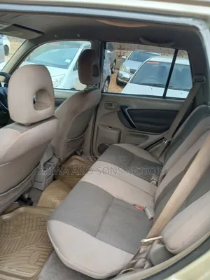 Toyota RAV4 1.8 2004 Gold