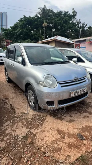 Toyota Sienta 2009 Silver