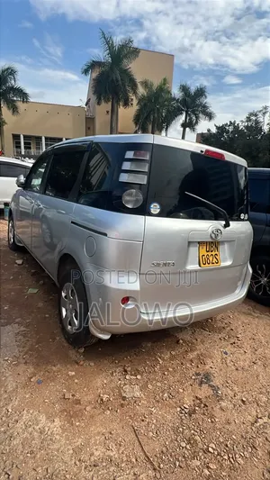 Toyota Sienta 2009 Silver