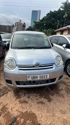 Toyota Sienta 2009 Silver