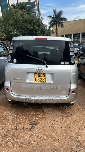 Toyota Sienta 2009 Silver