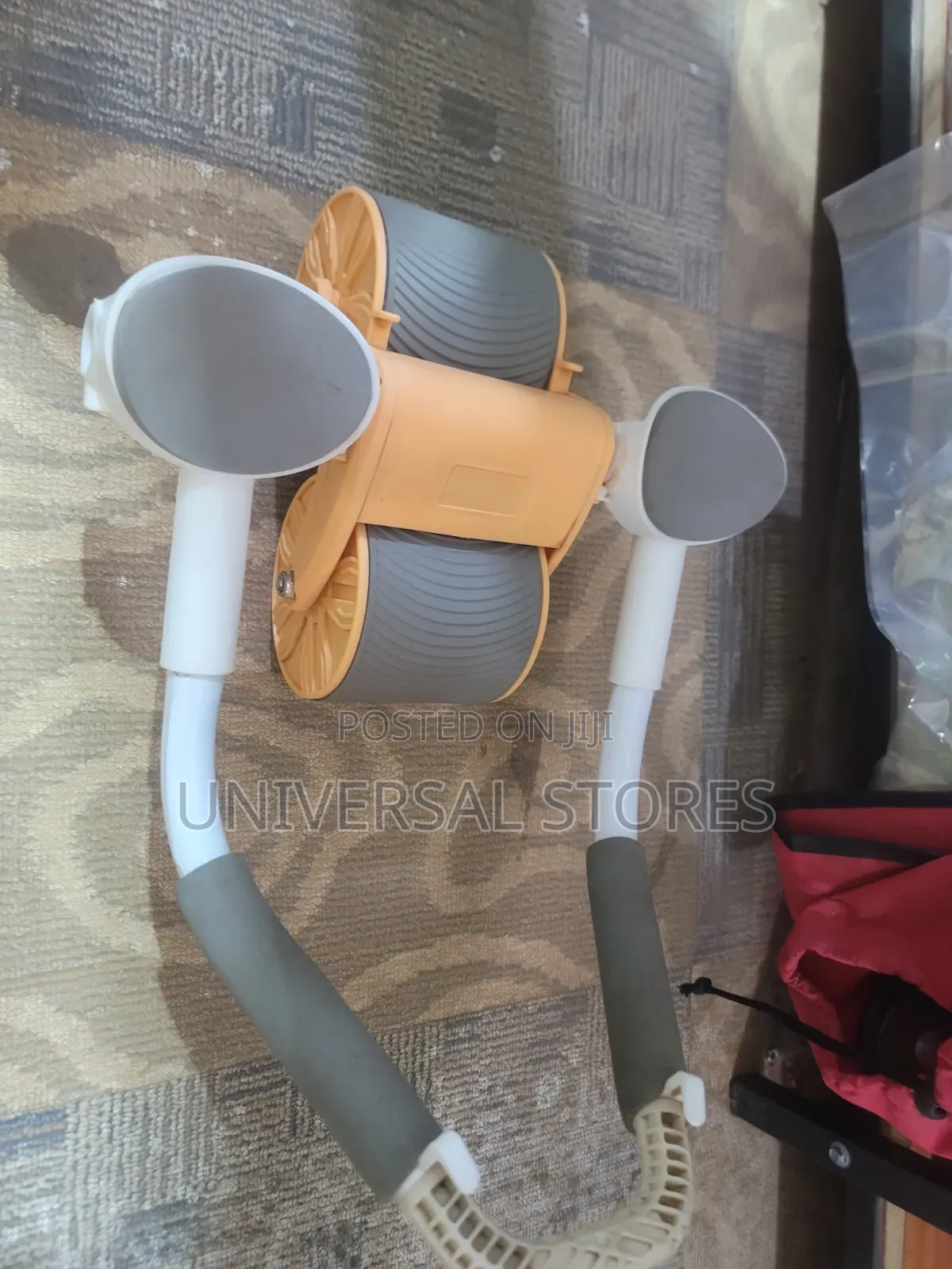 Automatic Rebound Ab Roller With Elbow Support.