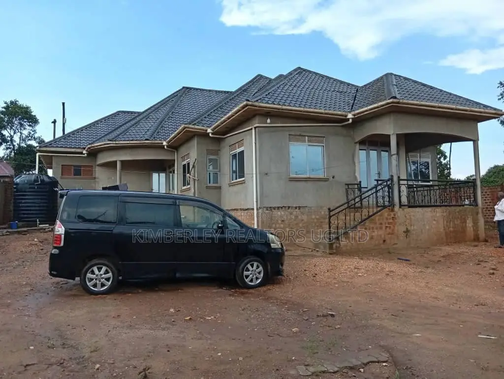 7bdrm House in Division A for sale