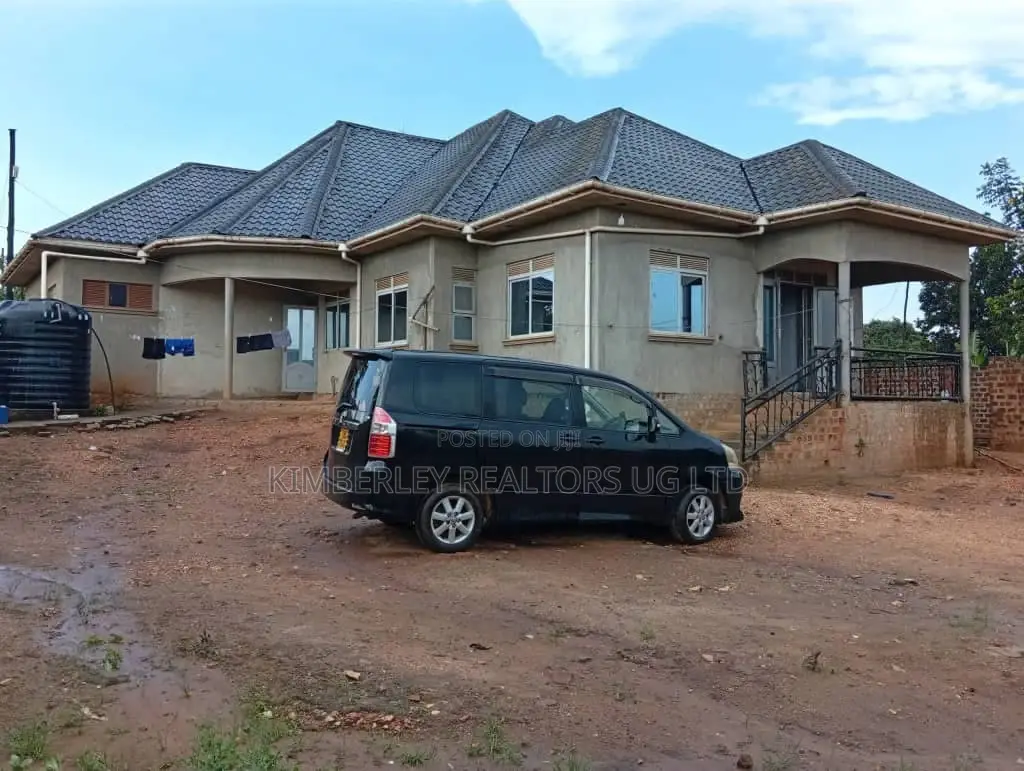 7bdrm House in Division A for sale