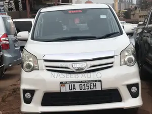 Toyota Noah 2010 White