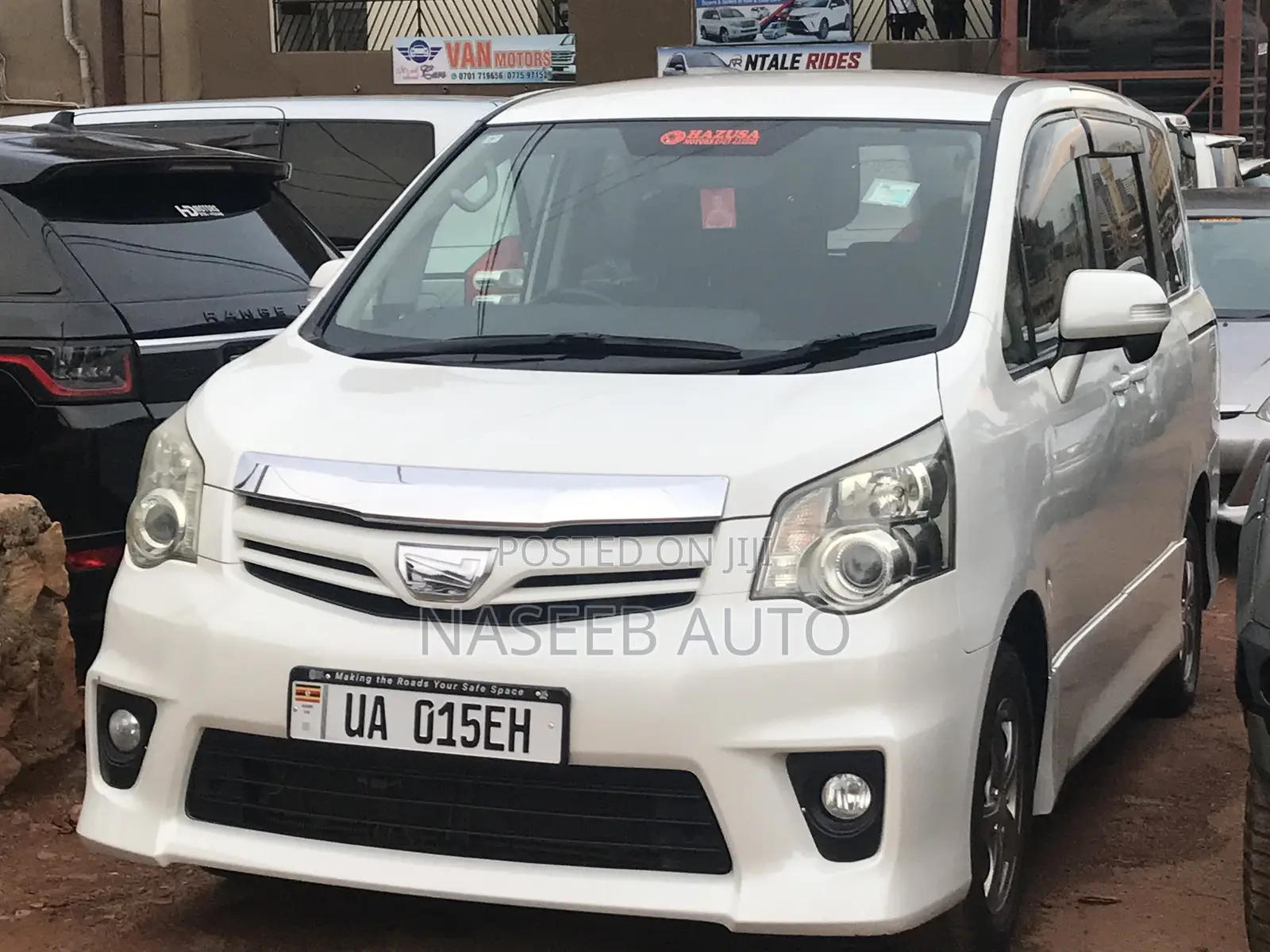 Toyota Noah 2010 White