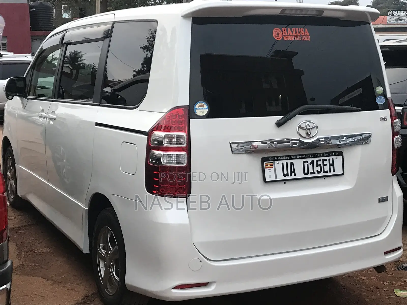 Toyota Noah 2010 White