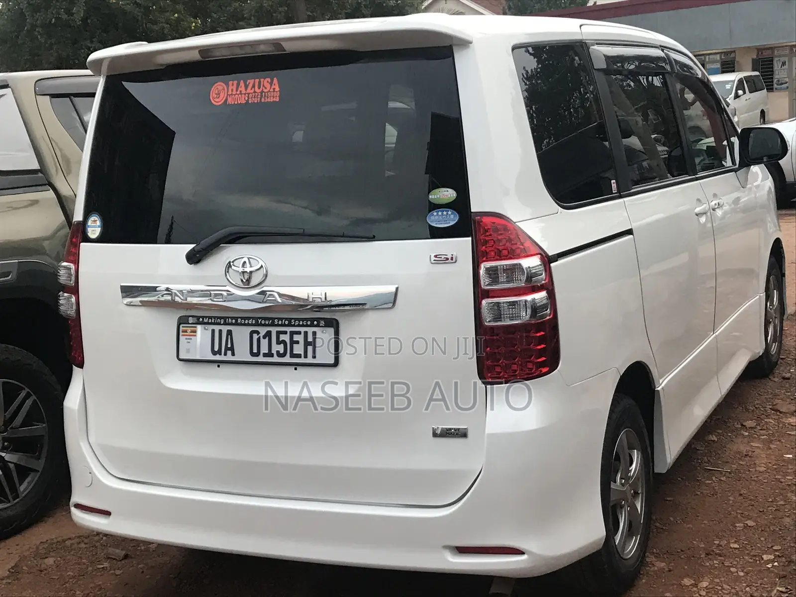 Toyota Noah 2010 White