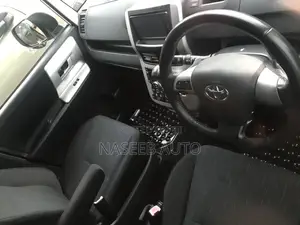 Toyota Noah 2010 White
