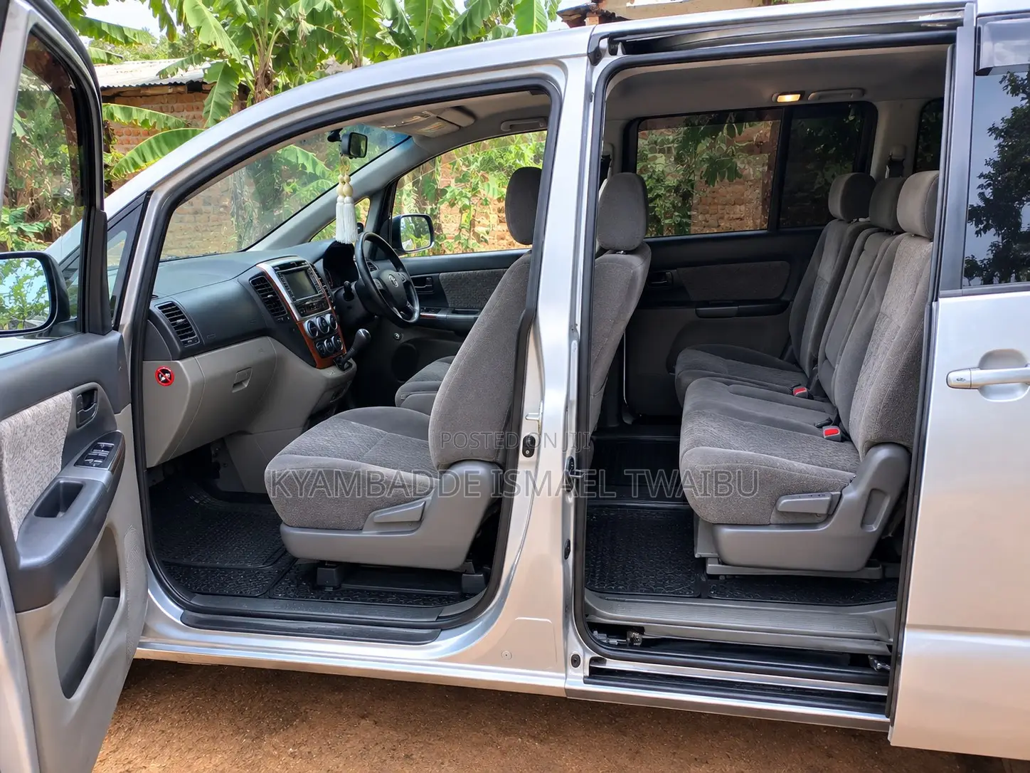 Toyota Noah 2.0 FWD (8 Seater) 2005 Silver