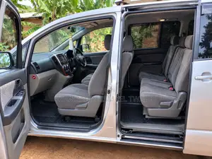 Toyota Noah 2.0 FWD (8 Seater) 2005 Silver