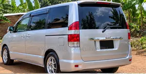 Toyota Noah 2.0 FWD (8 Seater) 2005 Silver