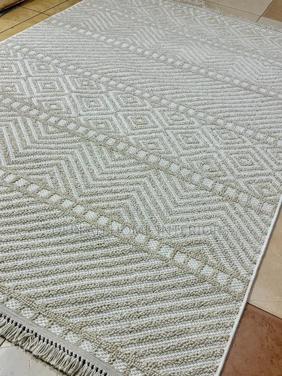 LARGE SIZE CARPET (Size 3meters by 2mi)