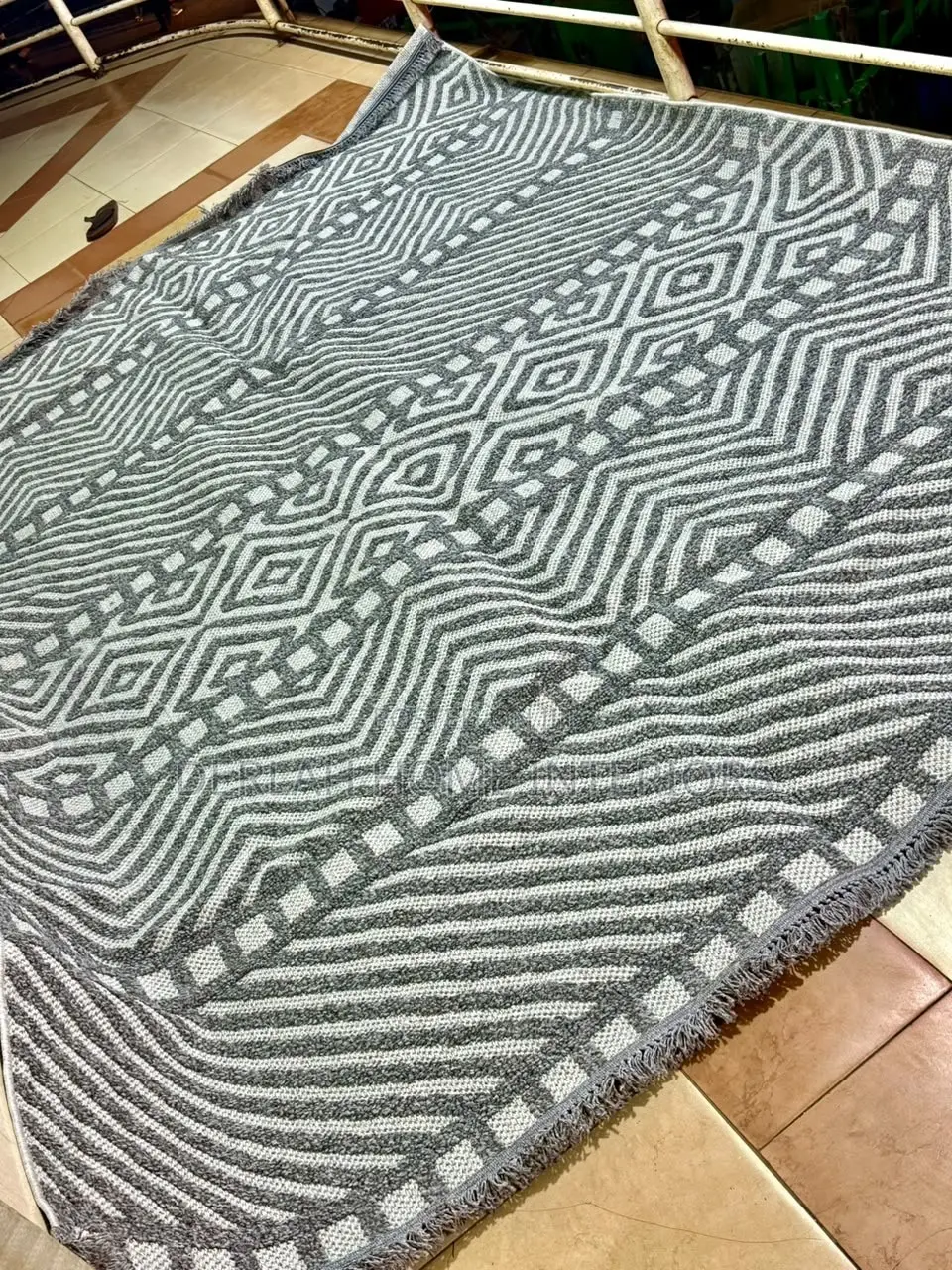 LARGE SIZE CARPET (Size 3meters by 2mi)