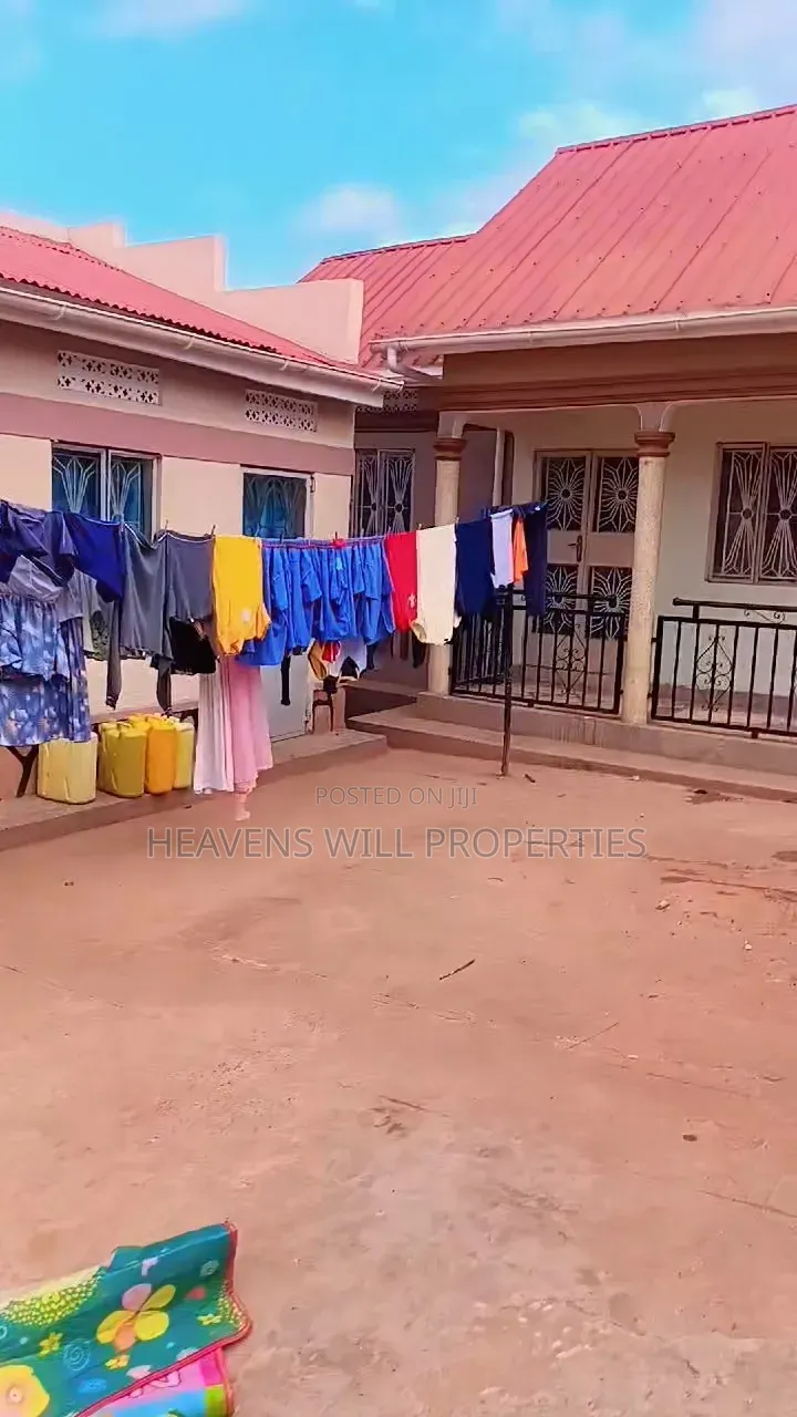 2bdrm House in 2Br Hse + 7Single, Division A for sale