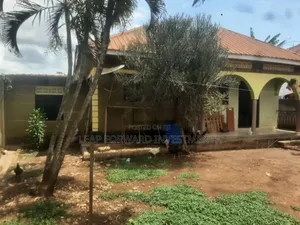 3bdrm Bungalow in Central Division for sale