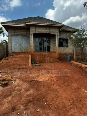 3bdrm House in Katende Masaka Rd, Wakiso / Wakiso for sale