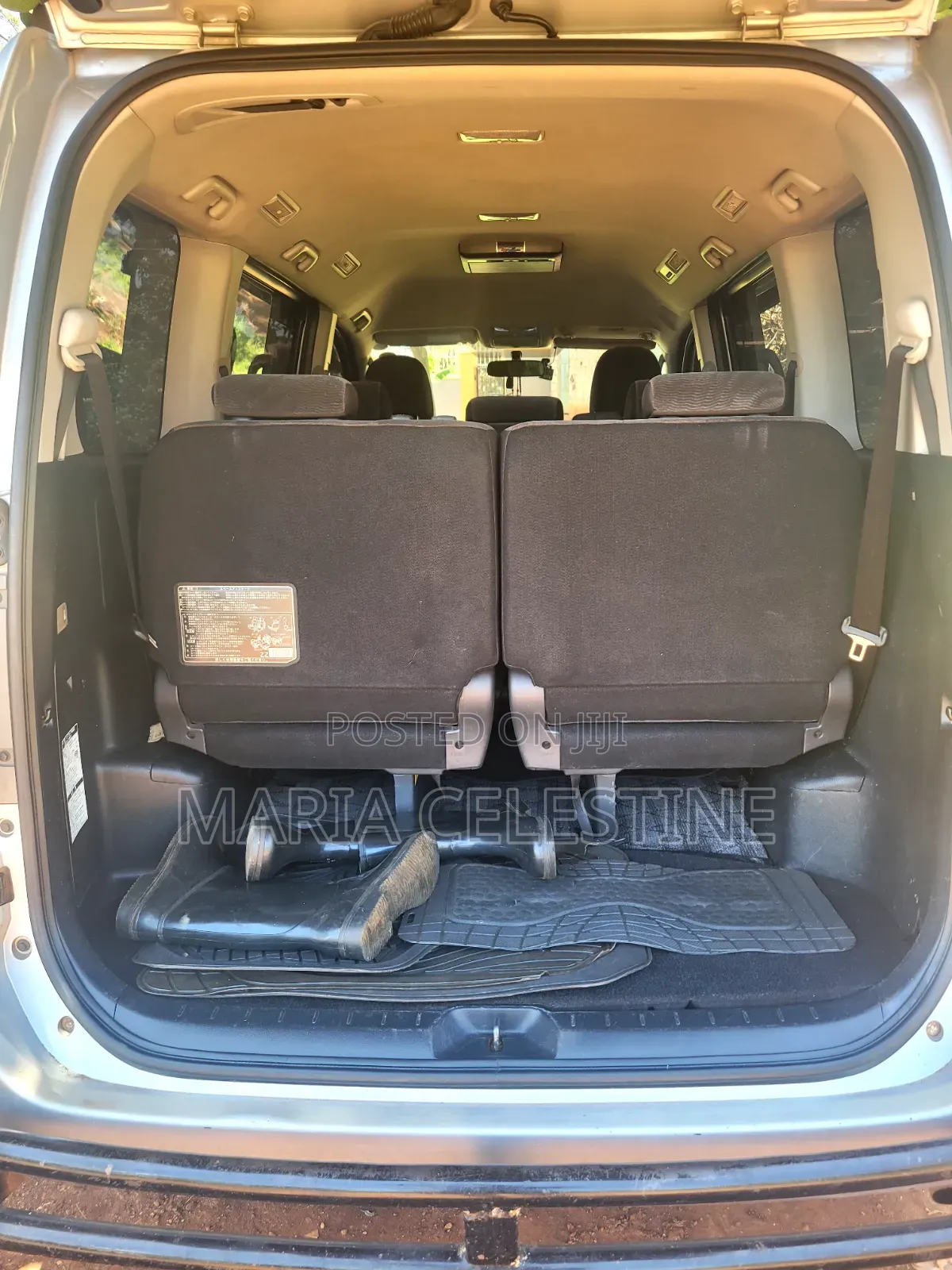 Toyota Noah 2.0 158hp AWD (8 Seater) 2010 Silver