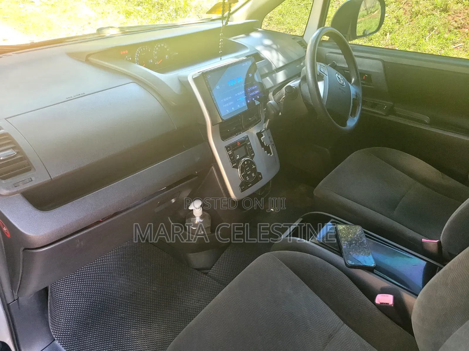 Toyota Noah 2.0 158hp AWD (8 Seater) 2010 Silver