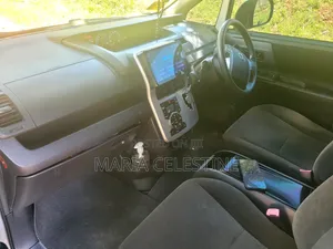 Toyota Noah 2.0 158hp AWD (8 Seater) 2010 Silver