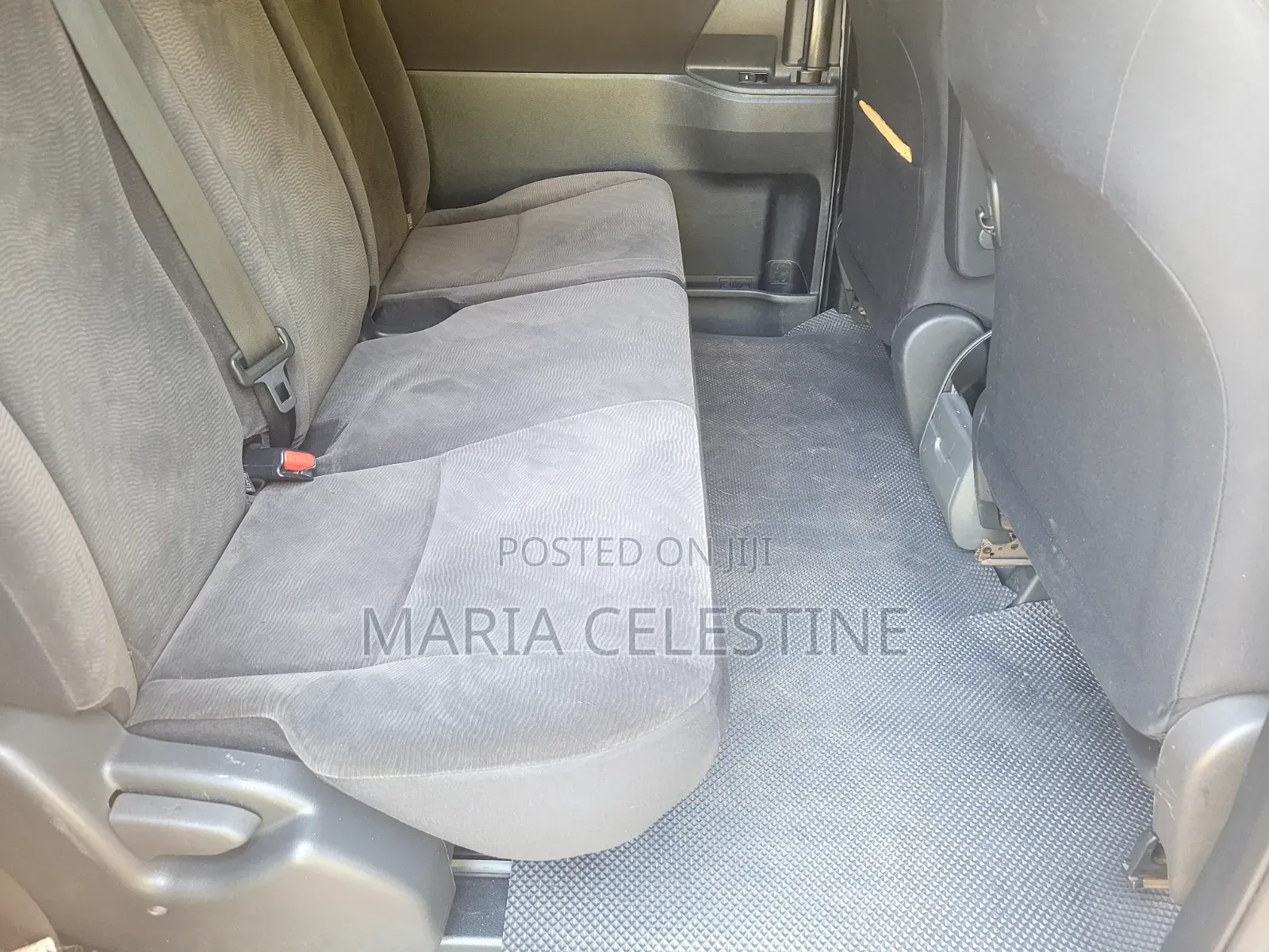Toyota Noah 2.0 158hp AWD (8 Seater) 2010 Silver