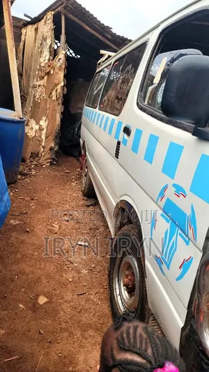 Toyota HiAce 2000 White
