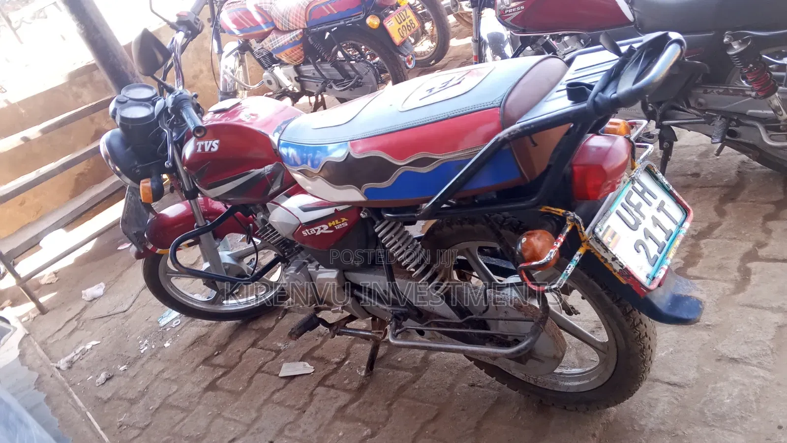 TVS HLX 125 2022 Red