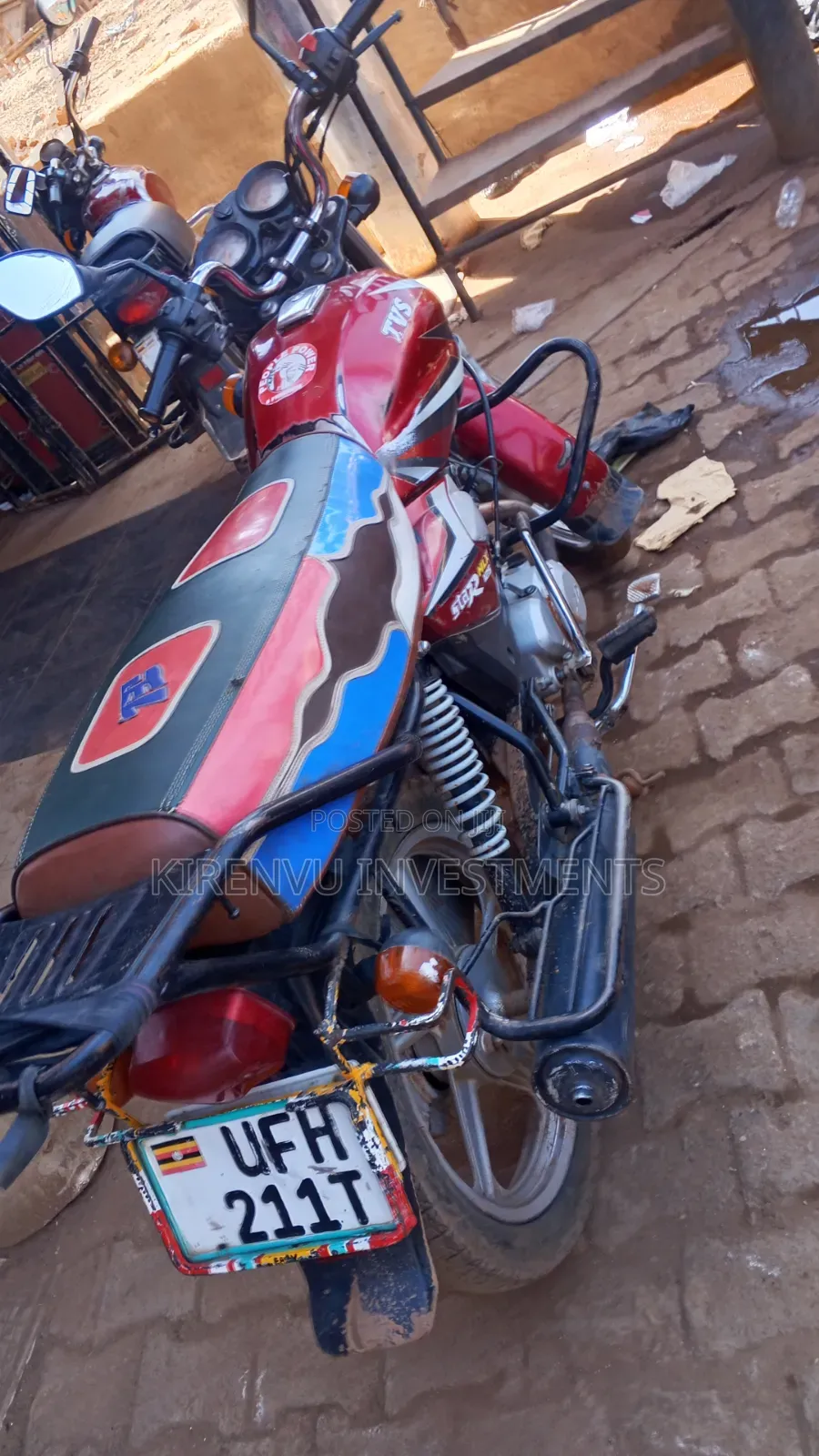 TVS HLX 125 2022 Red