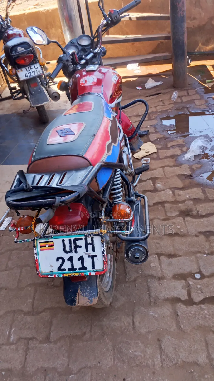 TVS HLX 125 2022 Red