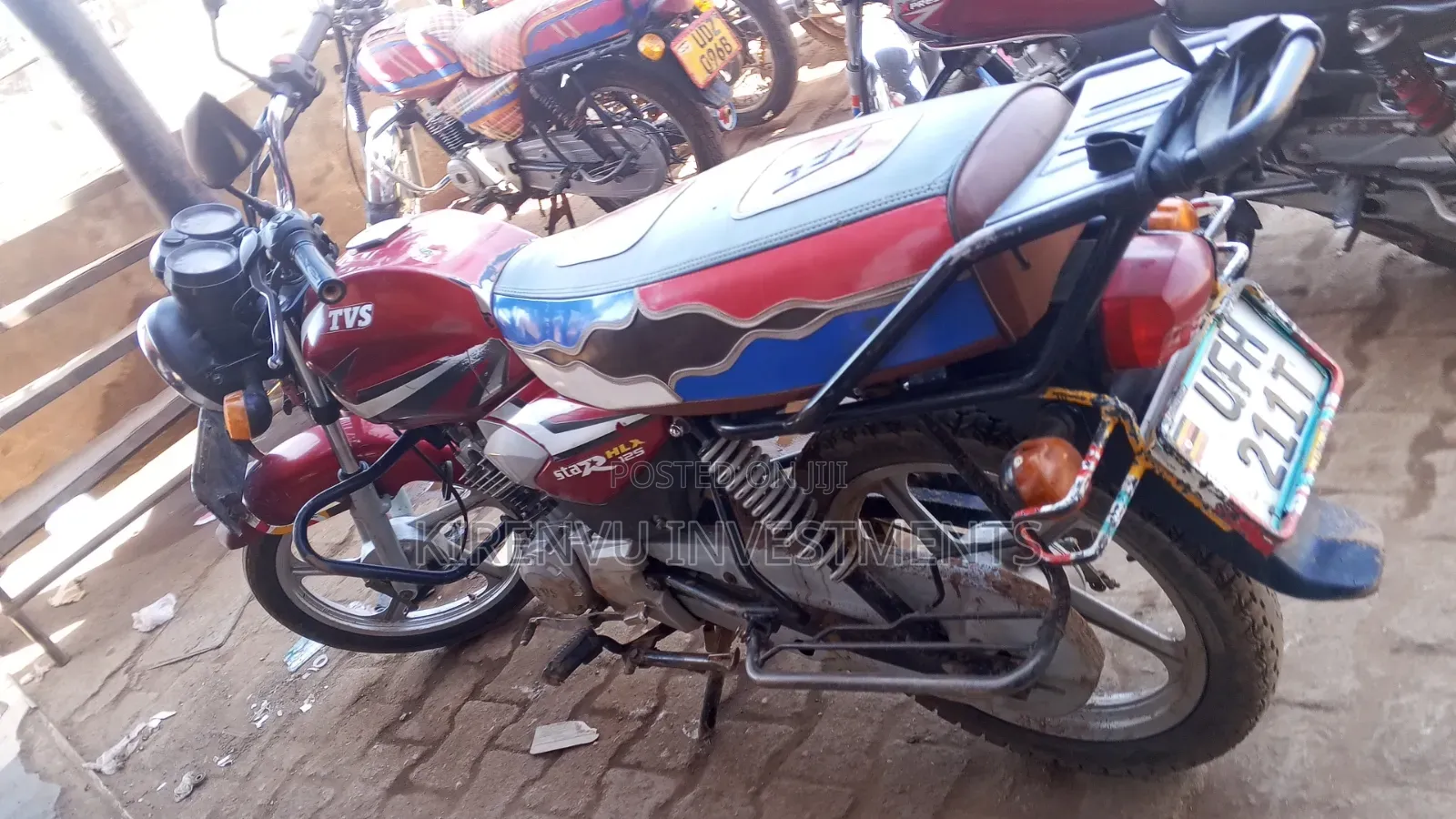TVS HLX 125 2022 Red