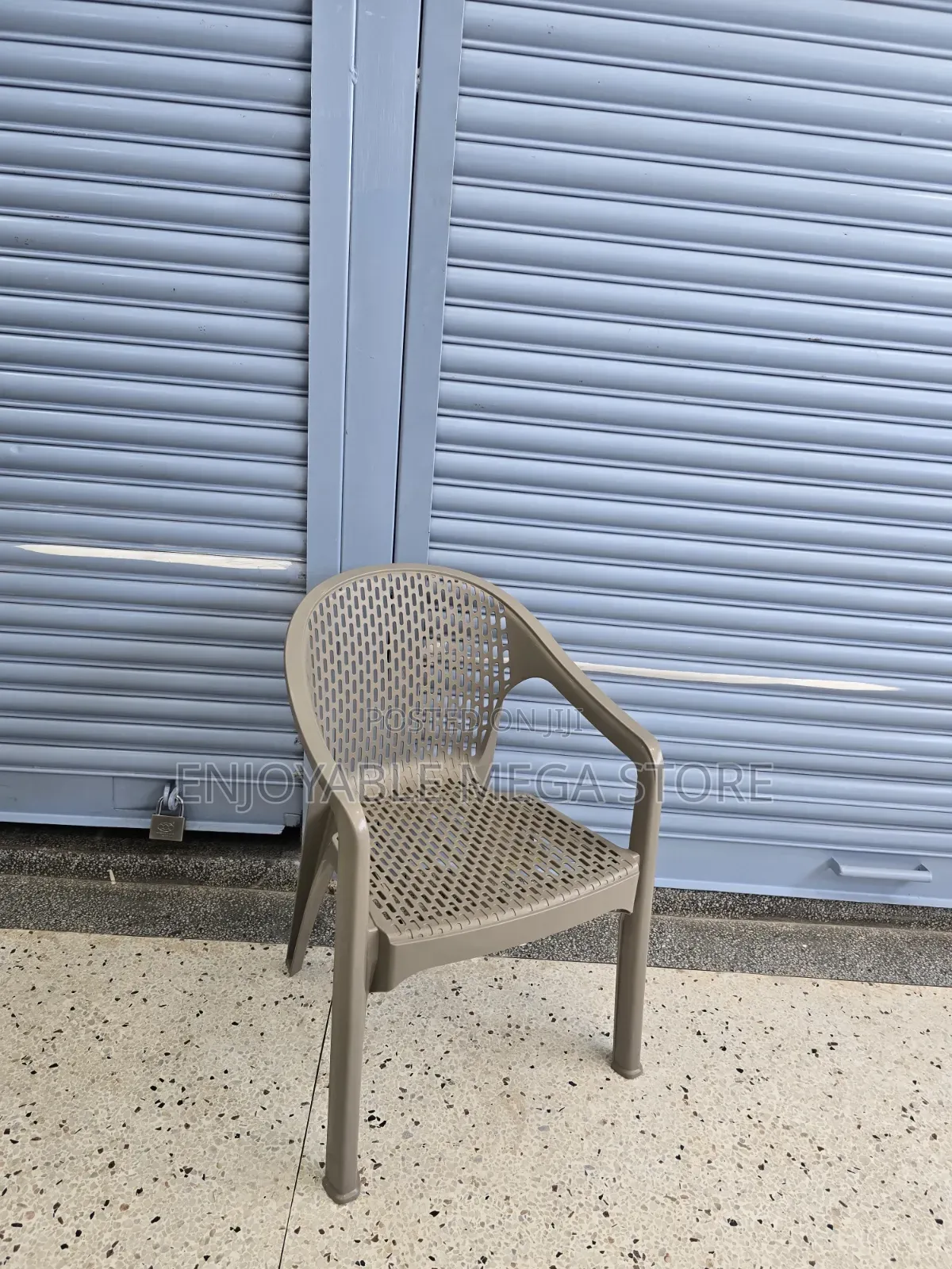 Aerated Back Plastic Chairs Plastic Chairs