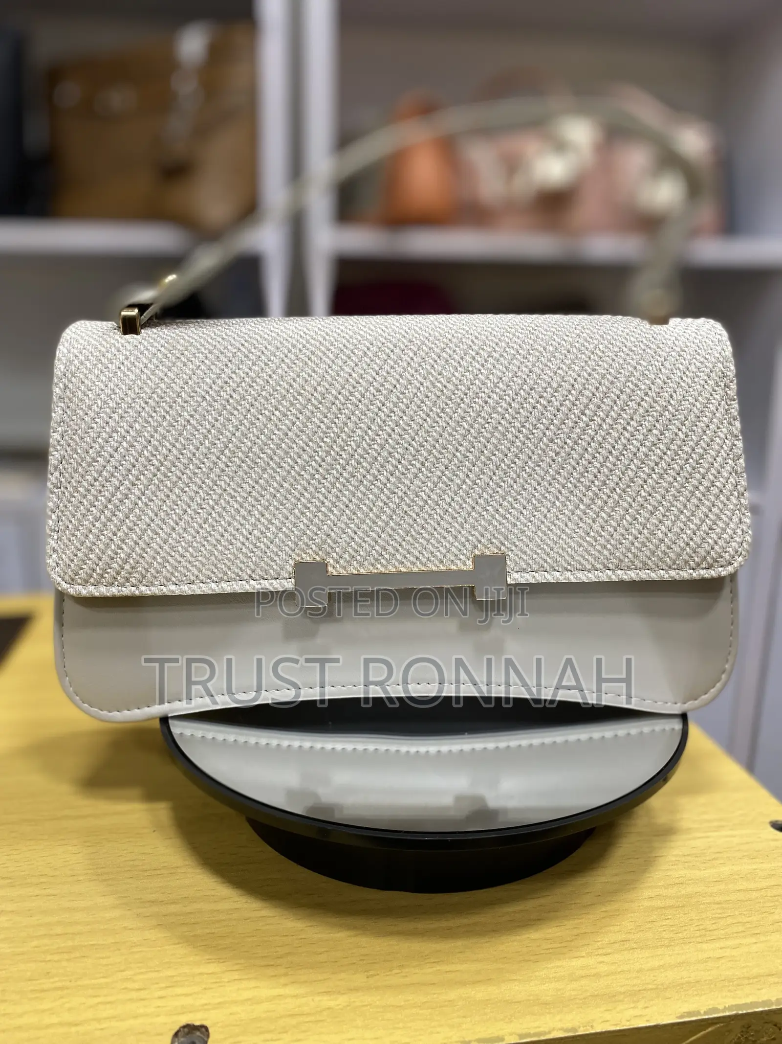 Women Hand Bags Available at a Cheaper Price