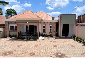 3bdrm House in Wakiso~Kayunga Along for sale