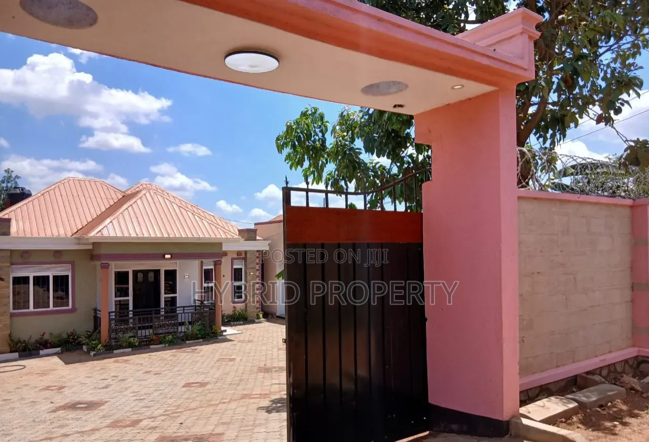 3bdrm House in Wakiso~Kayunga Along for sale