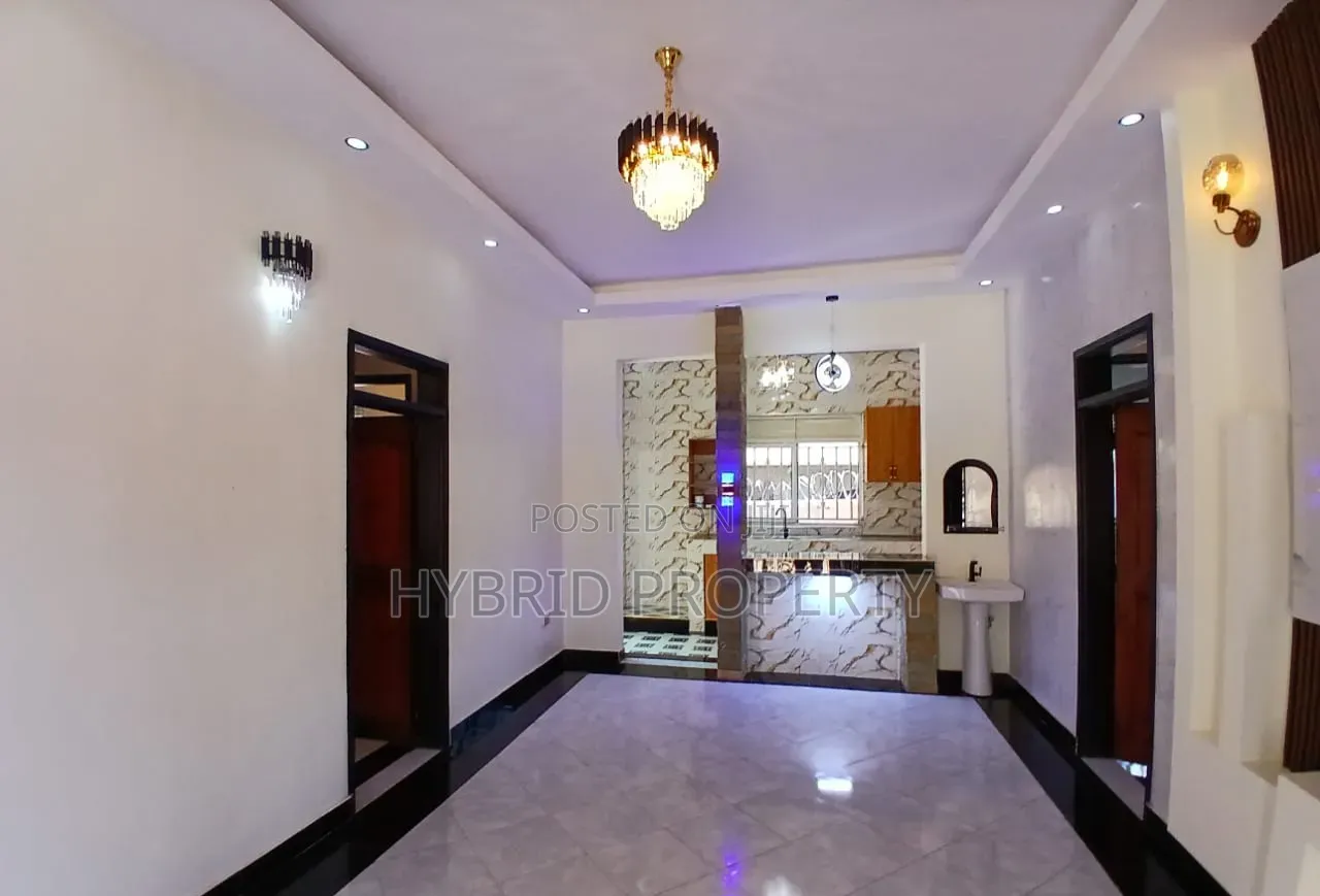 3bdrm House in Wakiso~Kayunga Along for sale