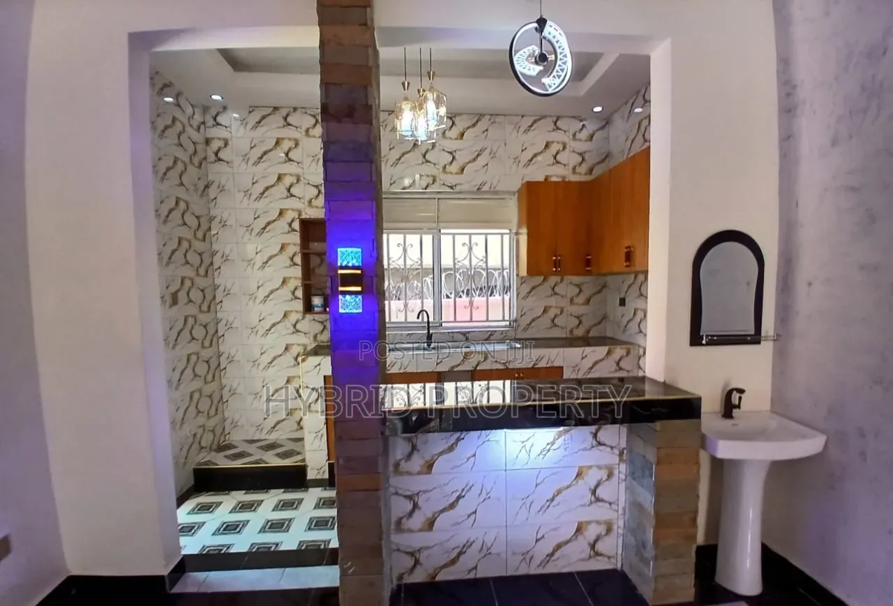 3bdrm House in Wakiso~Kayunga Along for sale