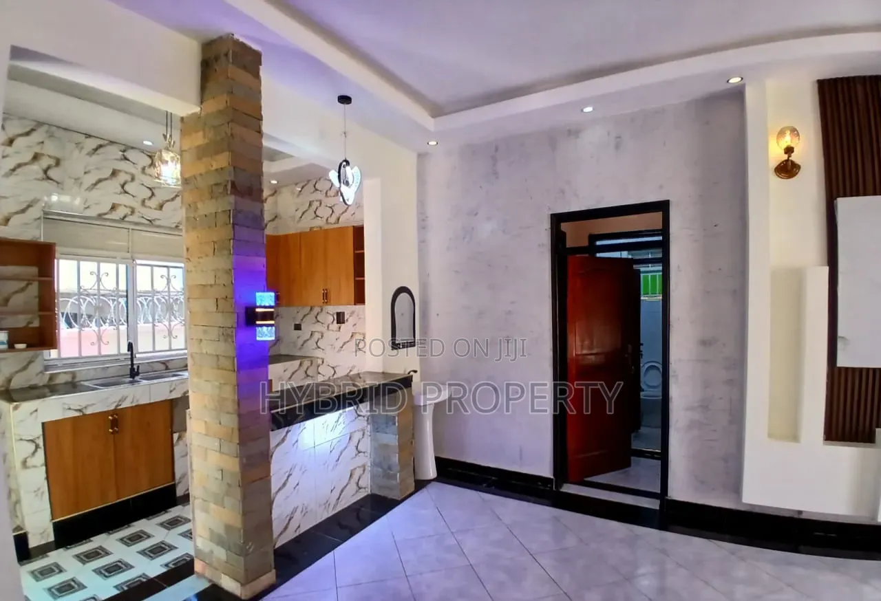 3bdrm House in Wakiso~Kayunga Along for sale