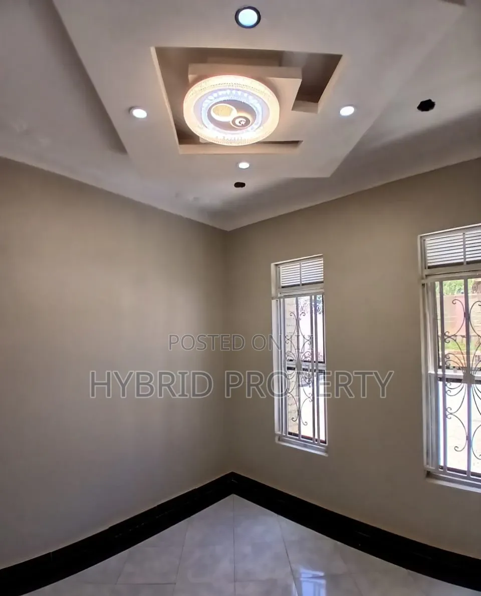 3bdrm House in Wakiso~Kayunga Along for sale