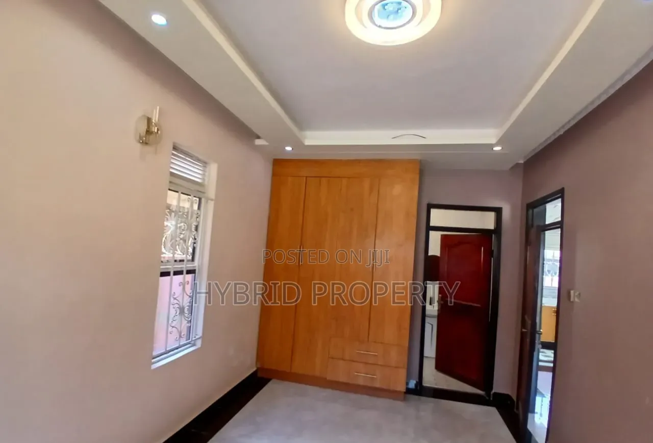 3bdrm House in Wakiso~Kayunga Along for sale